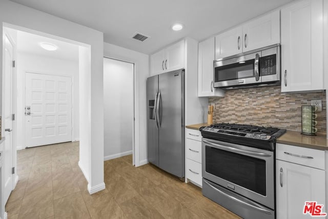 2677 Centinela Avenue 203, Santa Monica, CA 90405 — photo 5 of 36