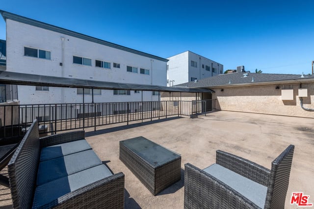11639 Chenault Street 302, Los Angeles, CA 90049 — photo 24 of 26