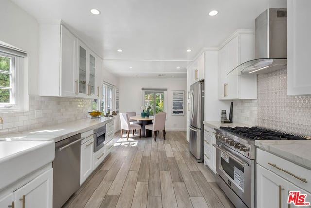 1042 Alvira Street, Los Angeles, CA 90035 — photo 11 of 32