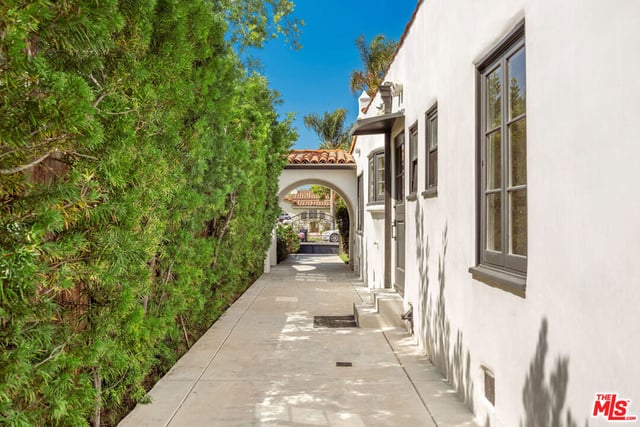 1042 Alvira Street, Los Angeles, CA 90035 — photo 31 of 32