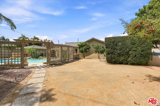 1940 Country Club Road, Thousand Oaks, CA 91360 — photo 23 of 45