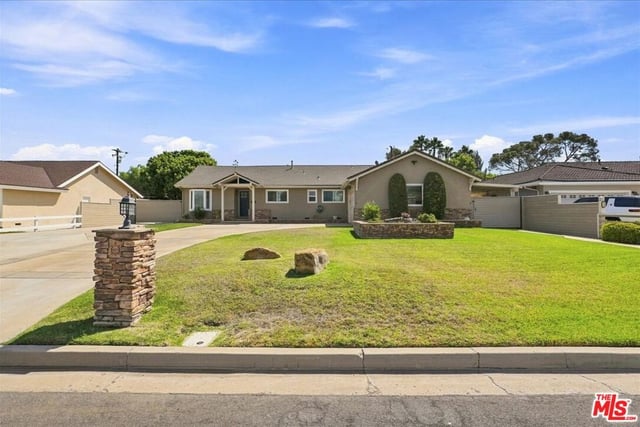 1940 Country Club Road, Thousand Oaks, CA 91360 — photo 5 of 45