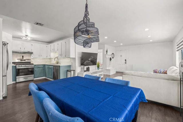 18619 Collins F30, Los Angeles, CA 91356 — photo 10 of 35