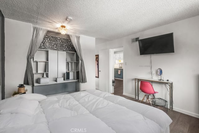 18619 Collins F30, Los Angeles, CA 91356 — photo 19 of 35