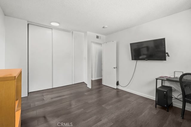 18619 Collins F30, Los Angeles, CA 91356 — photo 24 of 35