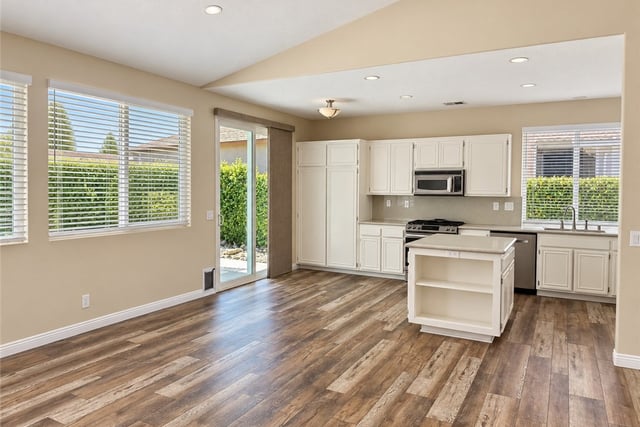 6126 W Avenue L12, Lancaster, CA 93536 — photo 3 of 31