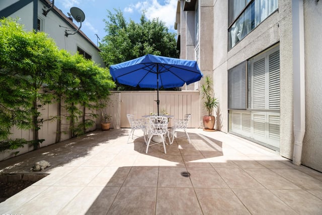 1260 S Beverly Glen Boulevard 104, Los Angeles, CA 90024 — photo 3 of 24