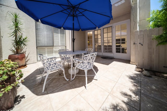 1260 S Beverly Glen Boulevard 104, Los Angeles, CA 90024 — photo 5 of 24