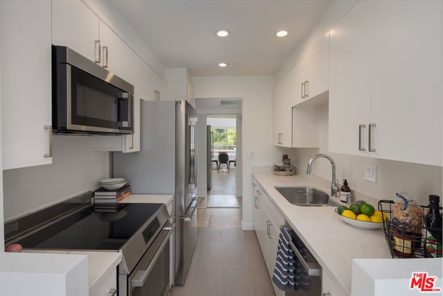 1131 Alta Loma Road 428, West Hollywood, CA 90069 — photo 8 of 25