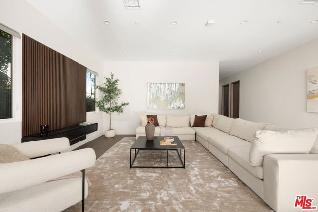 647 N Stanley Avenue, Los Angeles, CA 90036 — photo 3 of 27