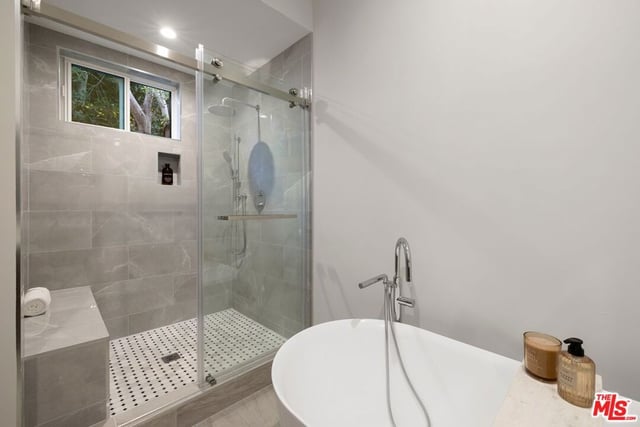 647 N Stanley Avenue, Los Angeles, CA 90036 — photo 9 of 27