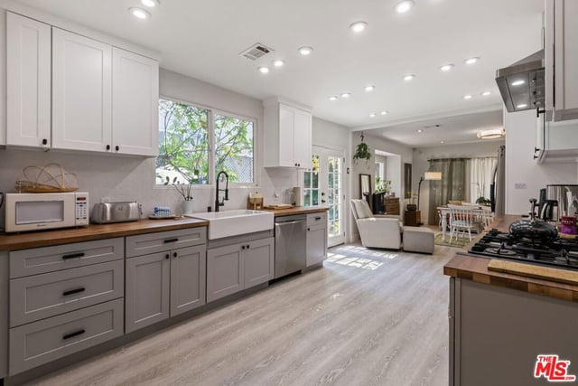1746 N Hudson Avenue, Los Angeles, CA 90028 — photo 11 of 35