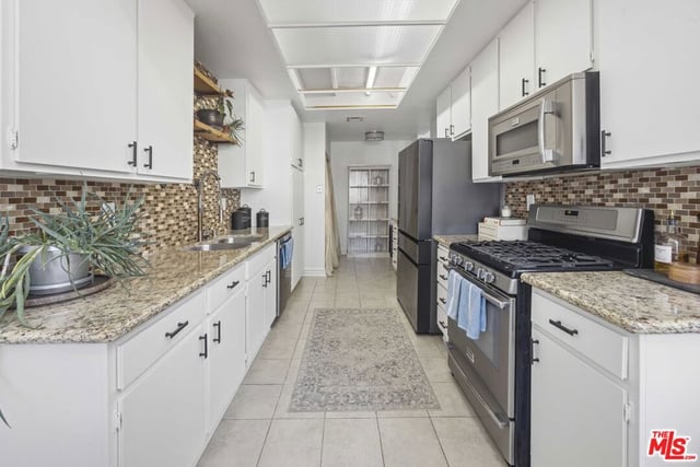 13331 Moorpark Street 318, Sherman Oaks, CA 91423 — photo 10 of 28