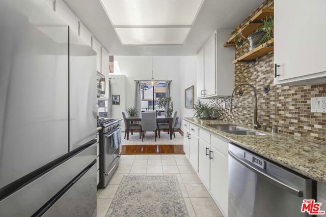 13331 Moorpark Street 318, Sherman Oaks, CA 91423 — photo 11 of 28