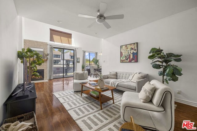 13331 Moorpark Street 318, Sherman Oaks, CA 91423 — photo 2 of 28