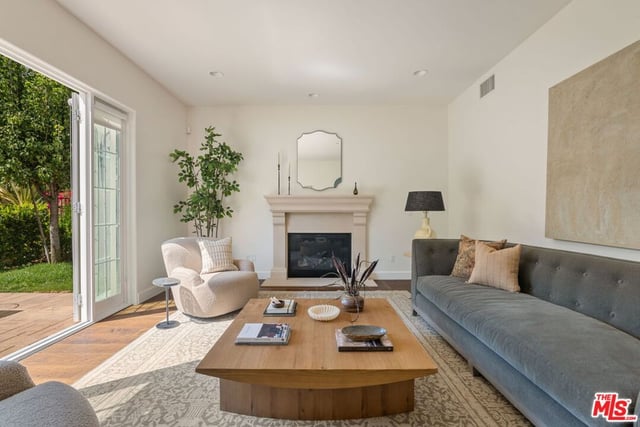 18322 Columbus Circle, Tarzana, CA 91356 — photo 16 of 75