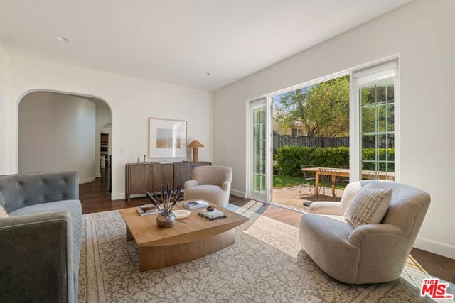 18322 Columbus Circle, Tarzana, CA 91356 — photo 17 of 75