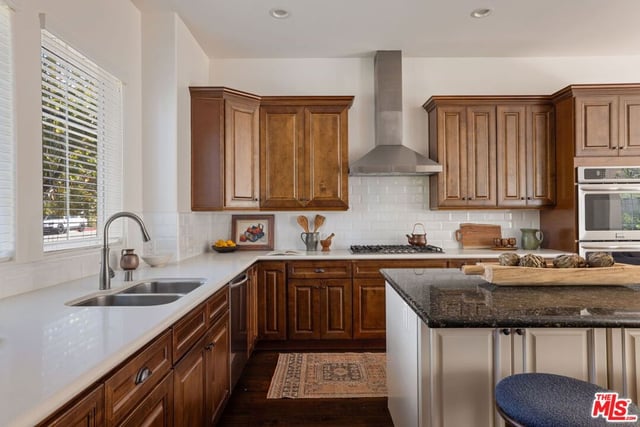 18322 Columbus Circle, Tarzana, CA 91356 — photo 22 of 75