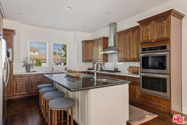 18322 Columbus Circle, Tarzana, CA 91356 — photo 27 of 75