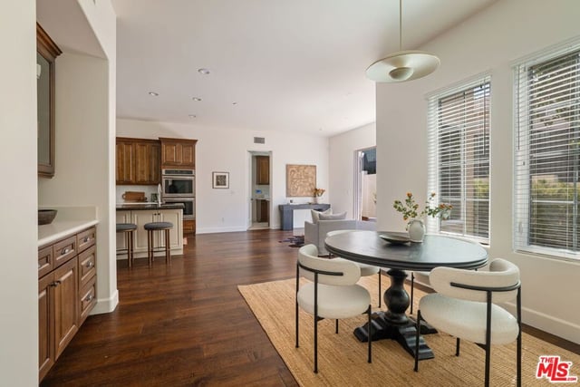 18322 Columbus Circle, Tarzana, CA 91356 — photo 35 of 75