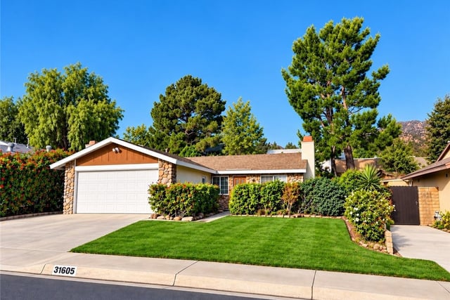 31605 Cherry, Castaic, CA 91384 — photo 4 of 15