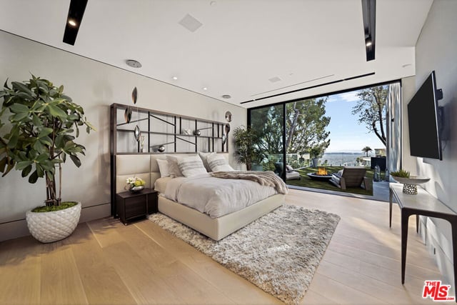 9330 Flicker Way, Los Angeles, CA 90069 — photo 10 of 24