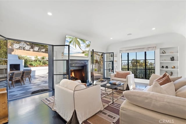 8650 Hillside Avenue, West Hollywood, CA 90069 — photo 12 of 27