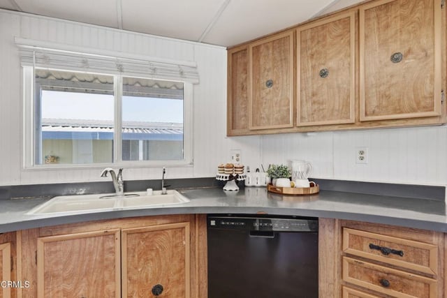 92 Poinsettia Gardens Drive, Ventura, CA 93004 — photo 20 of 57