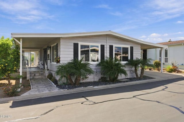 92 Poinsettia Gardens Drive, Ventura, CA 93004 — photo 3 of 57