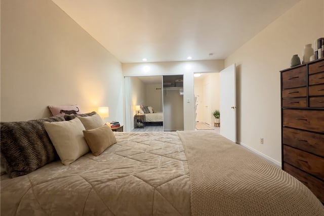 6815 Remmet 219, Canoga Park, CA 91303 — photo 5 of 7