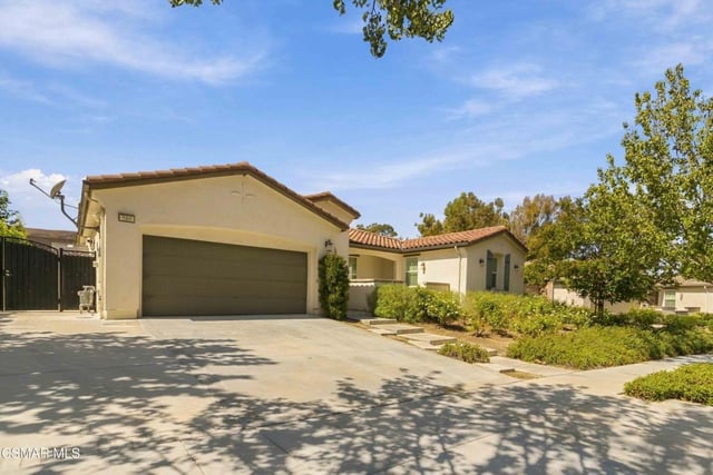 585 Comet Avenue, Simi Valley, CA 93065 — photo 4 of 72