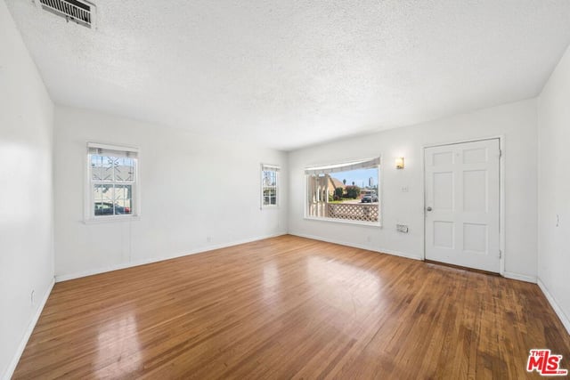 601 W Arbutus Street, Compton, CA 90220 — photo 7 of 35