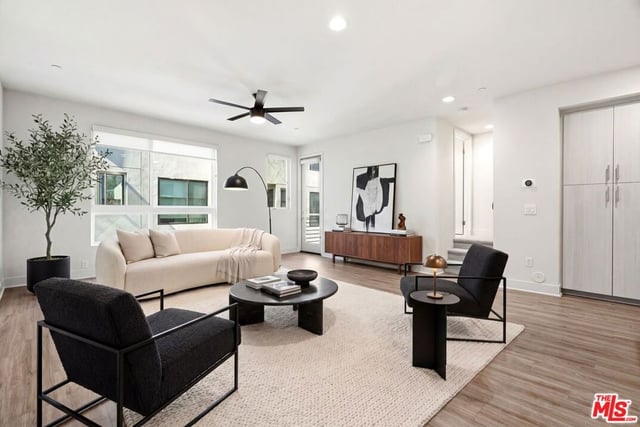 2111 N Cahuenga Boulevard 11, Los Angeles, CA 90068 — photo 15 of 47