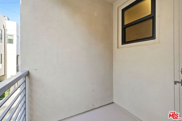 2111 N Cahuenga Boulevard 11, Los Angeles, CA 90068 — photo 19 of 47