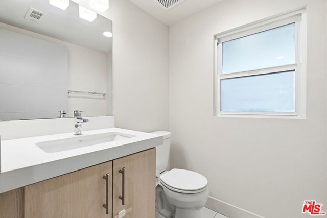 2111 N Cahuenga Boulevard 11, Los Angeles, CA 90068 — photo 20 of 47