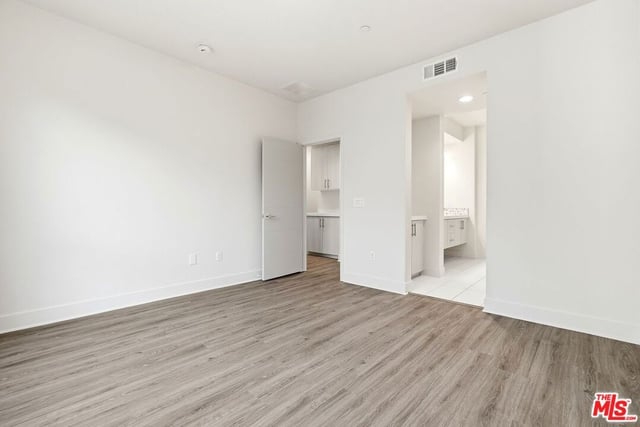 2111 N Cahuenga Boulevard 11, Los Angeles, CA 90068 — photo 26 of 47