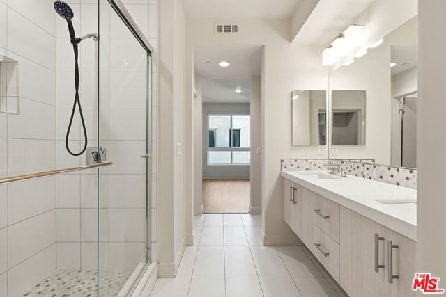 2111 N Cahuenga Boulevard 11, Los Angeles, CA 90068 — photo 29 of 47
