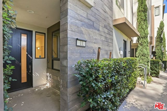 2111 N Cahuenga Boulevard 11, Los Angeles, CA 90068 — photo 3 of 47