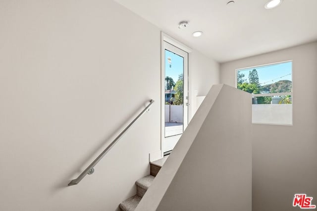 2111 N Cahuenga Boulevard 11, Los Angeles, CA 90068 — photo 31 of 47