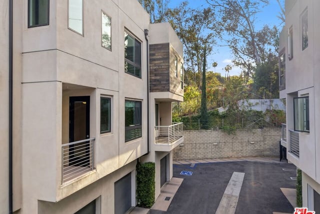 2111 N Cahuenga Boulevard 11, Los Angeles, CA 90068 — photo 40 of 47