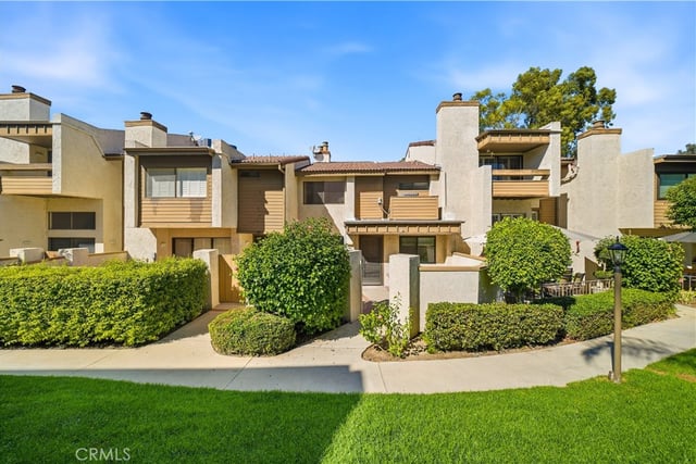 21500 Califa 141, Woodland Hills, CA 91367 — photo 43 of 61
