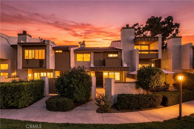 21500 Califa 141, Woodland Hills, CA 91367 — photo 50 of 61