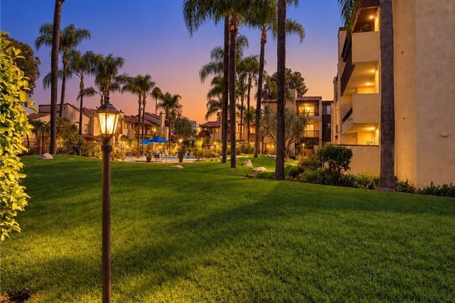 21500 Califa 141, Woodland Hills, CA 91367 — photo 51 of 61