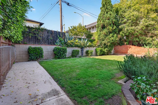 833 Wilson Place, Santa Monica, CA 90405 — photo 12 of 14