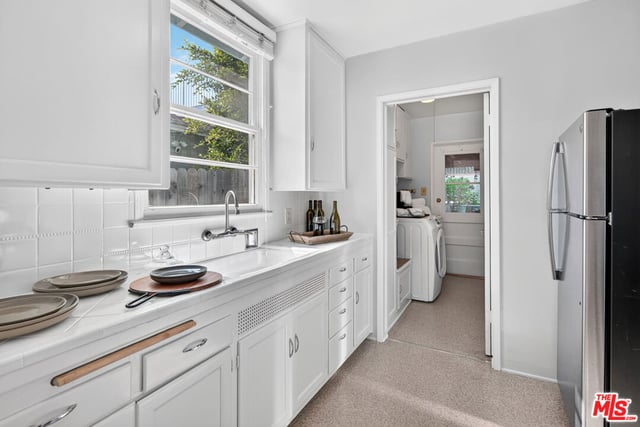 833 Wilson Place, Santa Monica, CA 90405 — photo 5 of 14