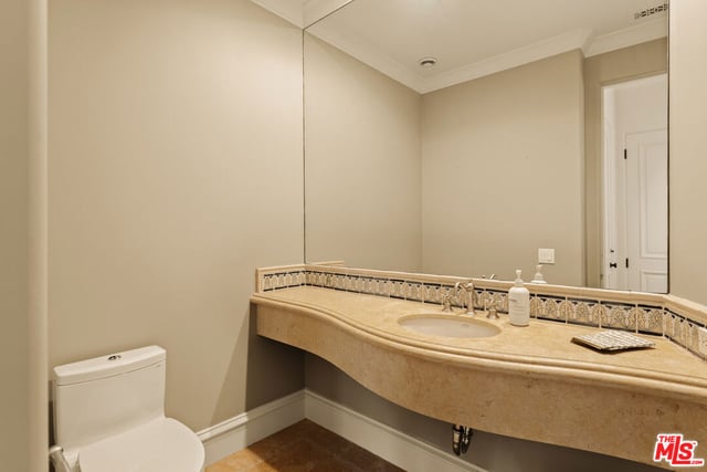 223 24th Street, Santa Monica, CA 90402 — photo 9 of 28