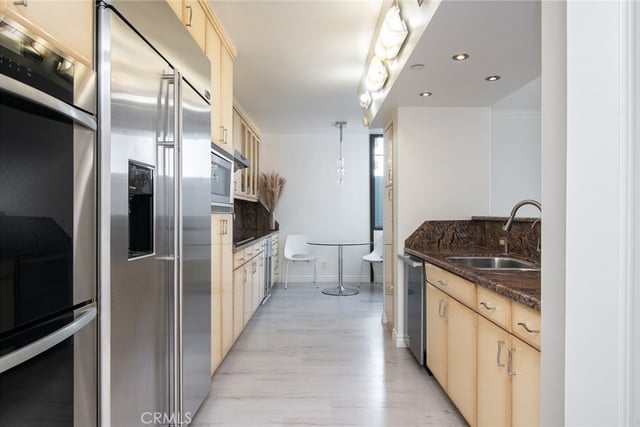 343 E Pioneer Drive 802, Glendale, CA 91203 — photo 11 of 52