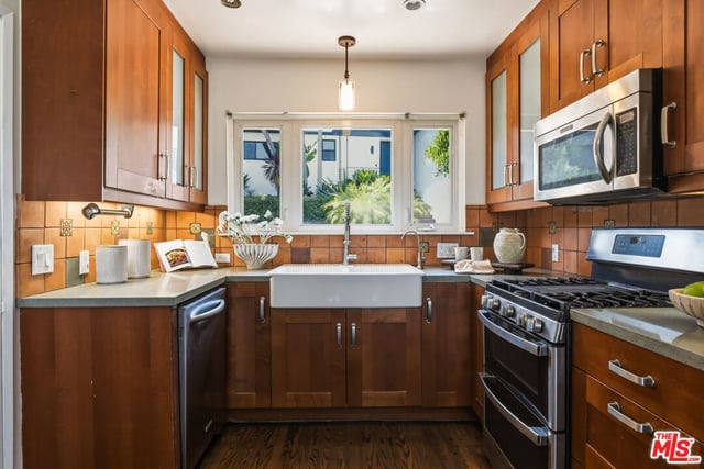 2525 Ivanhoe Drive, Los Angeles, CA 90039 — photo 12 of 46