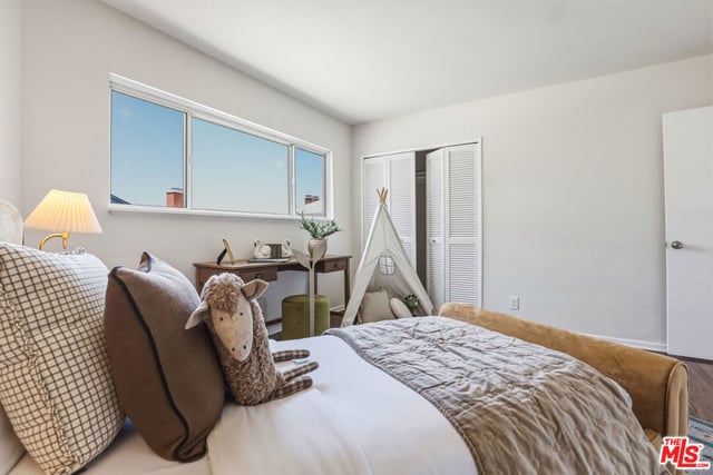 2525 Ivanhoe Drive, Los Angeles, CA 90039 — photo 17 of 46