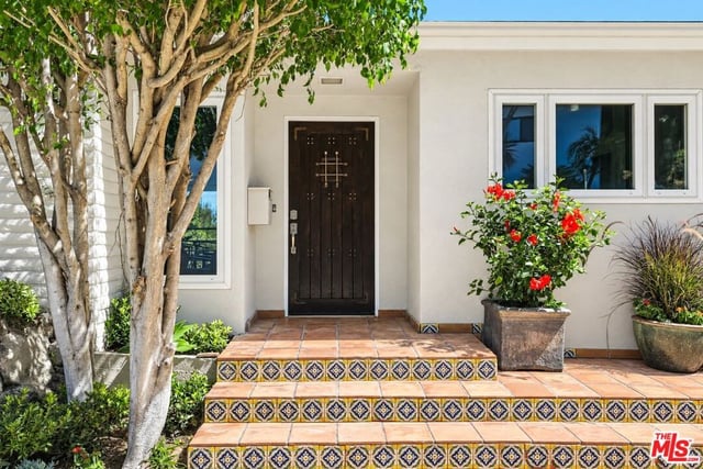 2525 Ivanhoe Drive, Los Angeles, CA 90039 — photo 7 of 46
